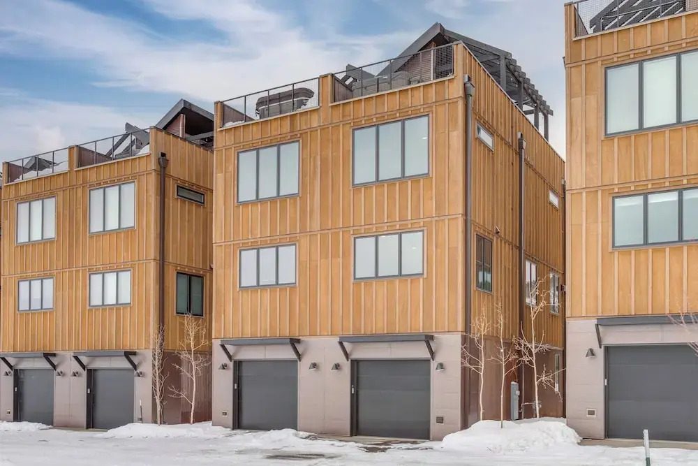 Rooftop Hot Tub + Views: Townhome in Winter Park