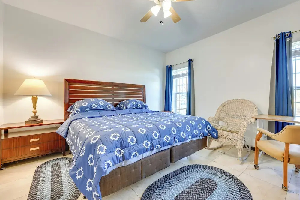 7 Mi to Dtwn Jacksonville: Riverfront Home w/ Deck