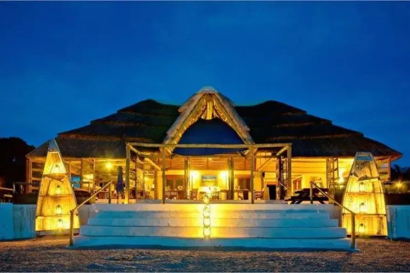 Lake Shore Lodge
