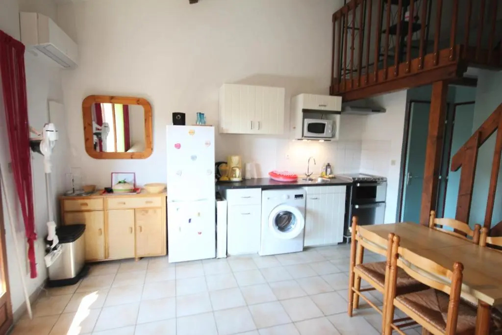 Jolie villa dangle, séjour climatisé, 4 couchages, terrasse parking dans résidence sécurisée avec piscine commune 400m de la mer LRJP11