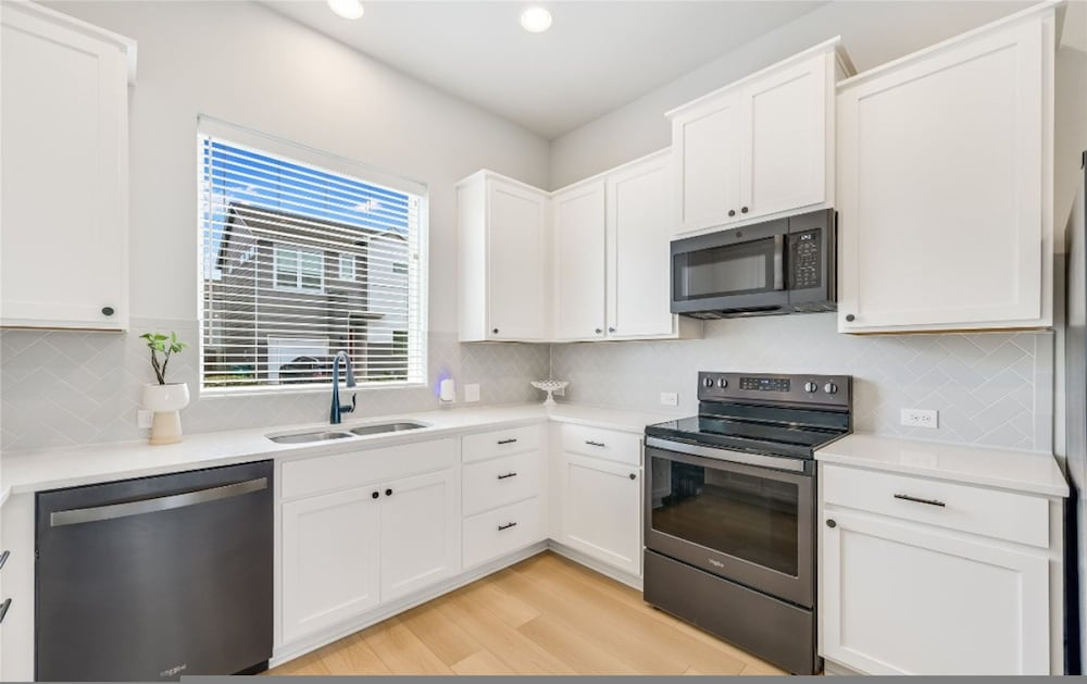 Spacious 2BR Flex Room Home Near Tech Campuses