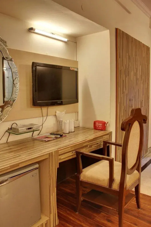 OYO 358 Hotel Golden Leaf