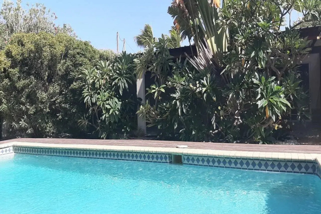 White Beach Apartments Palm Beach