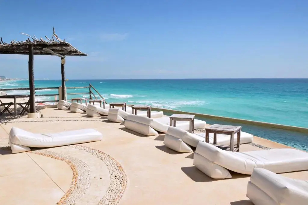 AR Cancun Plaza