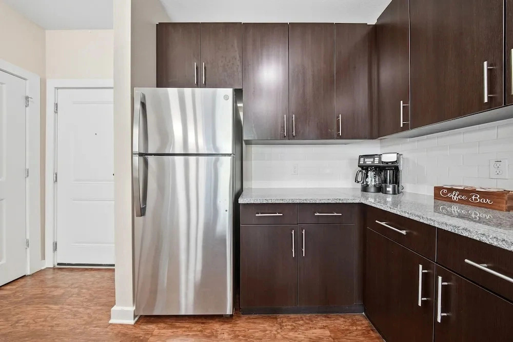 Modern 2BR w Pool Pet-friendly Unit 17