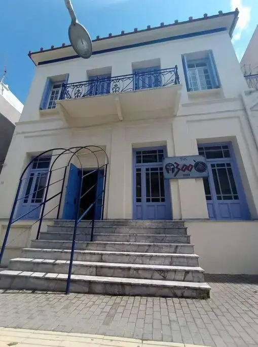 The -300 -a centrally located heritage home