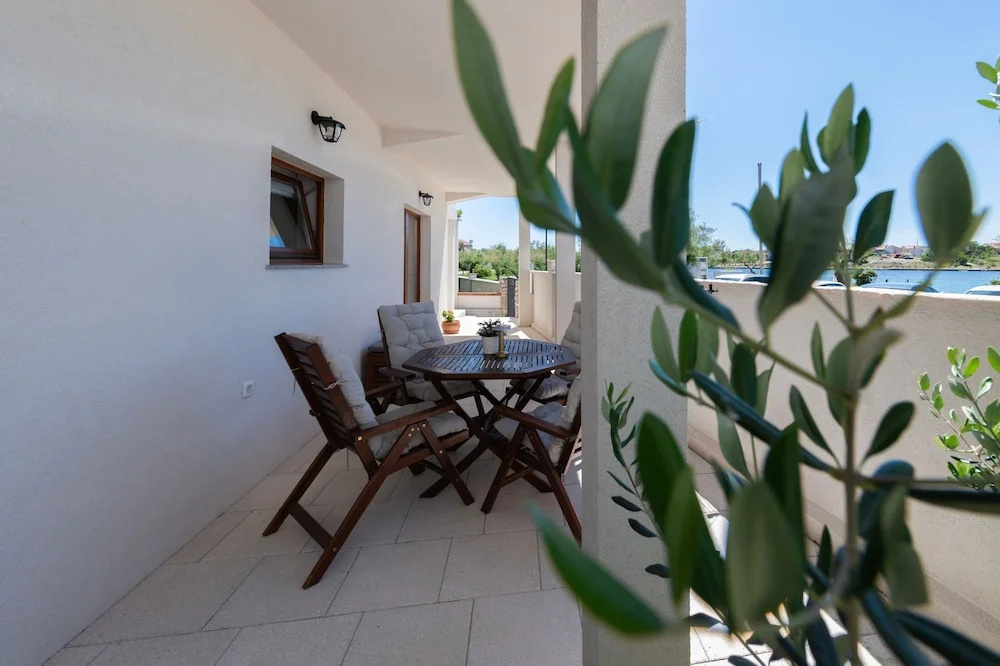 Seafront Apartment Elona