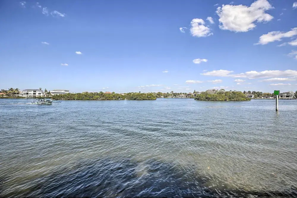 Sunny Siesta Key Condo w/ Beach Access + Pool!