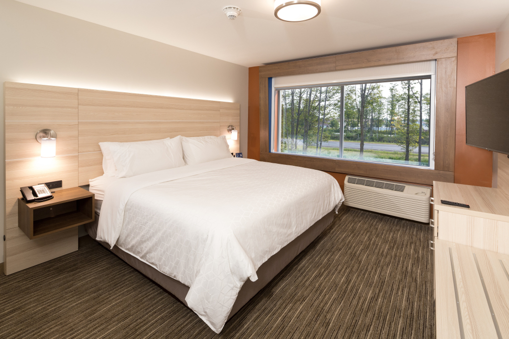Holiday Inn Express & Suites - Gaylord by IHG