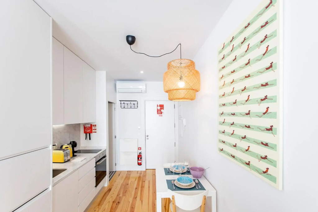 Flux Art Studio w/ AC & Balcony by LovelyStay