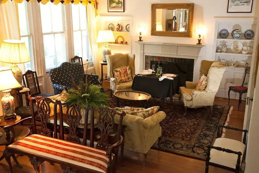 Inn On Poplar Hill