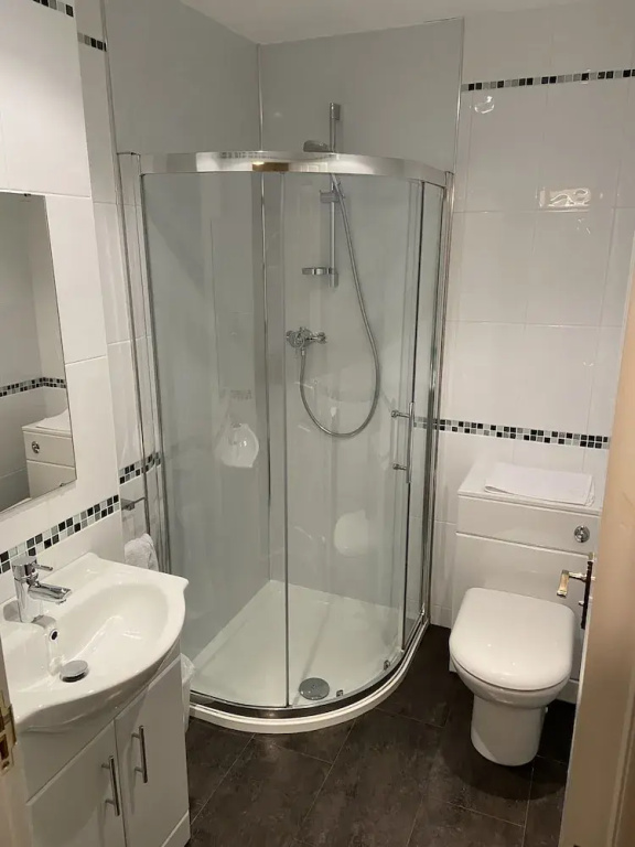 Ivy Cottage-Serviced accommodation