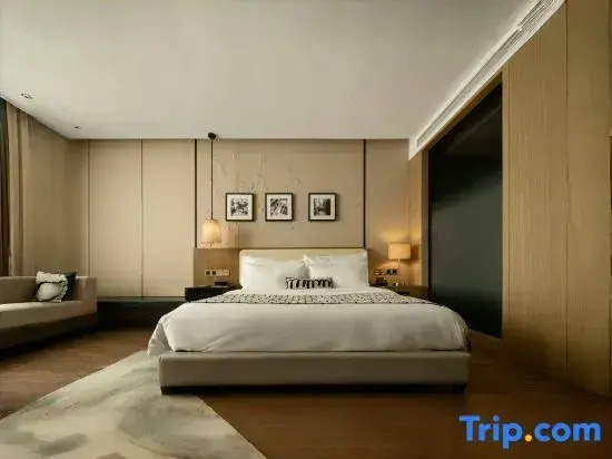 THE  YES  Hotel