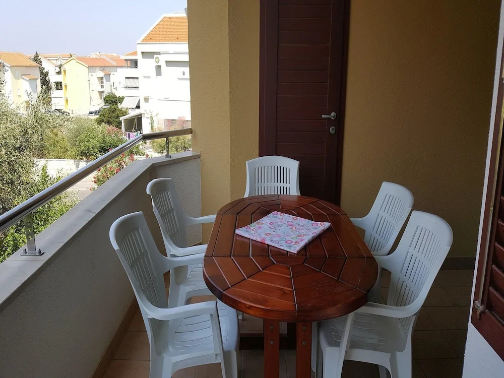 Maru Apartments