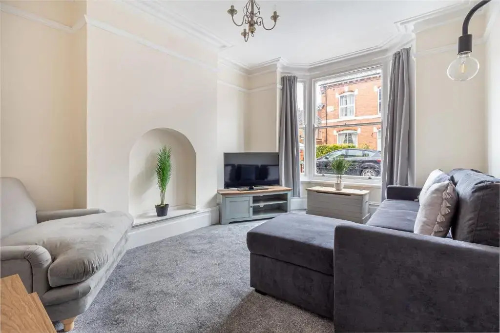 Beautiful 4 Bed House Worcester City Centre