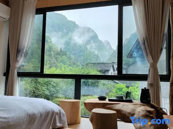 Xiaojia Homestay (Aizhai Wonder Tourist Area)