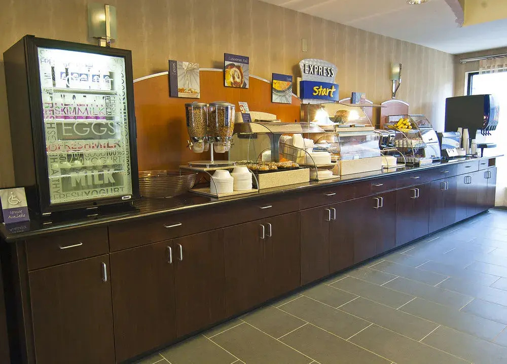 Holiday Inn Express Hotel & Suites Jackson / Pearl International Airport