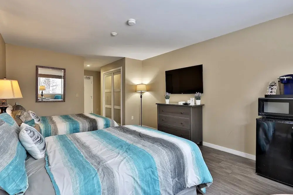 Your Perfect Getaway Renovated and Beautifully Decorated Hotel Room Studio