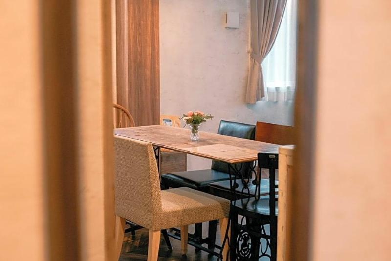 7 Rooms Hotel & Cafe - ディズニーと空港までバス1本 - 全室キッチン付き