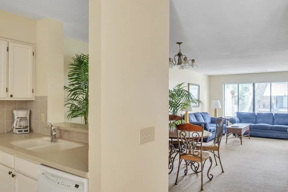 Serene 2br Retreat At Springwood Villas, Hh Island 2 Bedroom Townhouse by Redawning