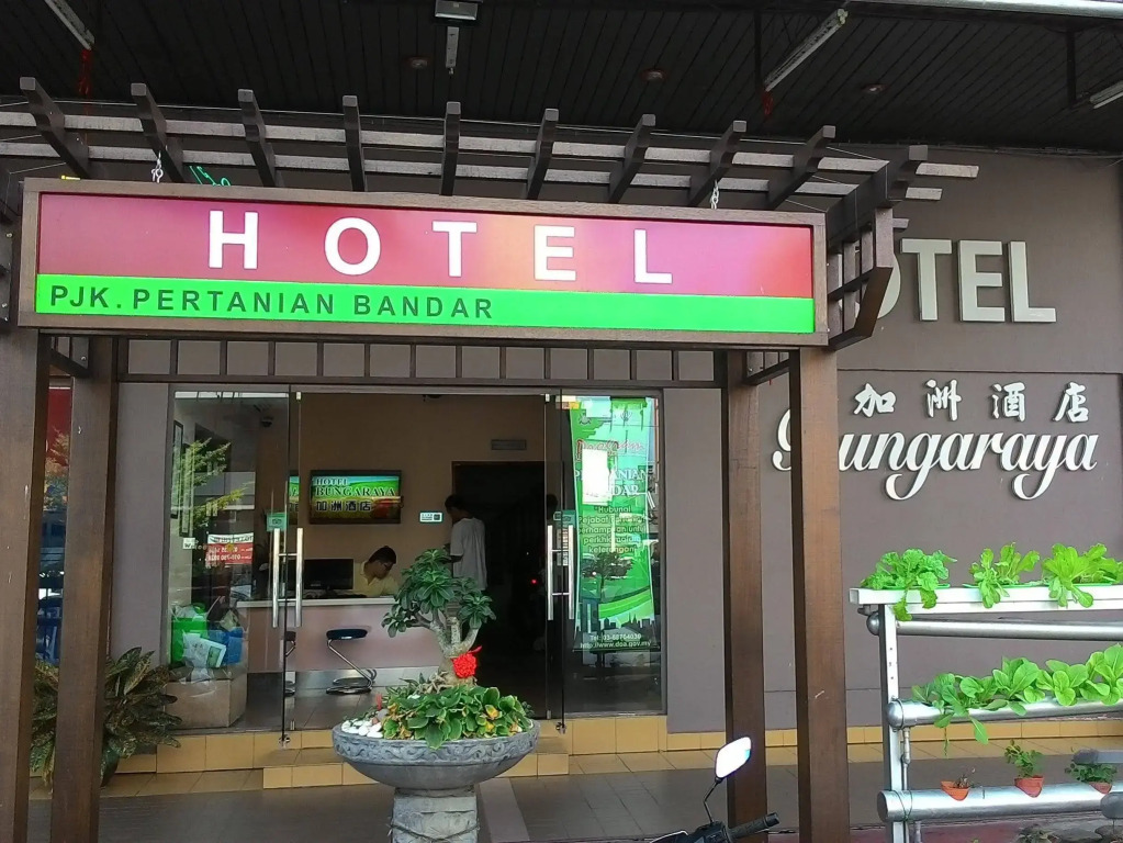 Room V @ Jalan Sultanah Near Bus Stop Batu Pahat