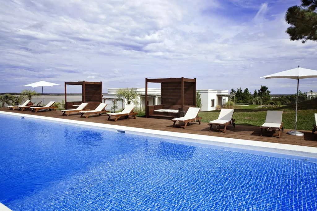 Casa-Chic Carmelo Hotel