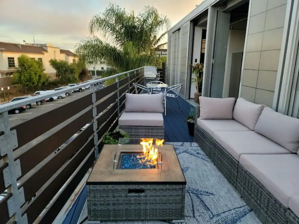 Modern Penthouse in Venice Beach-the Steel Rose