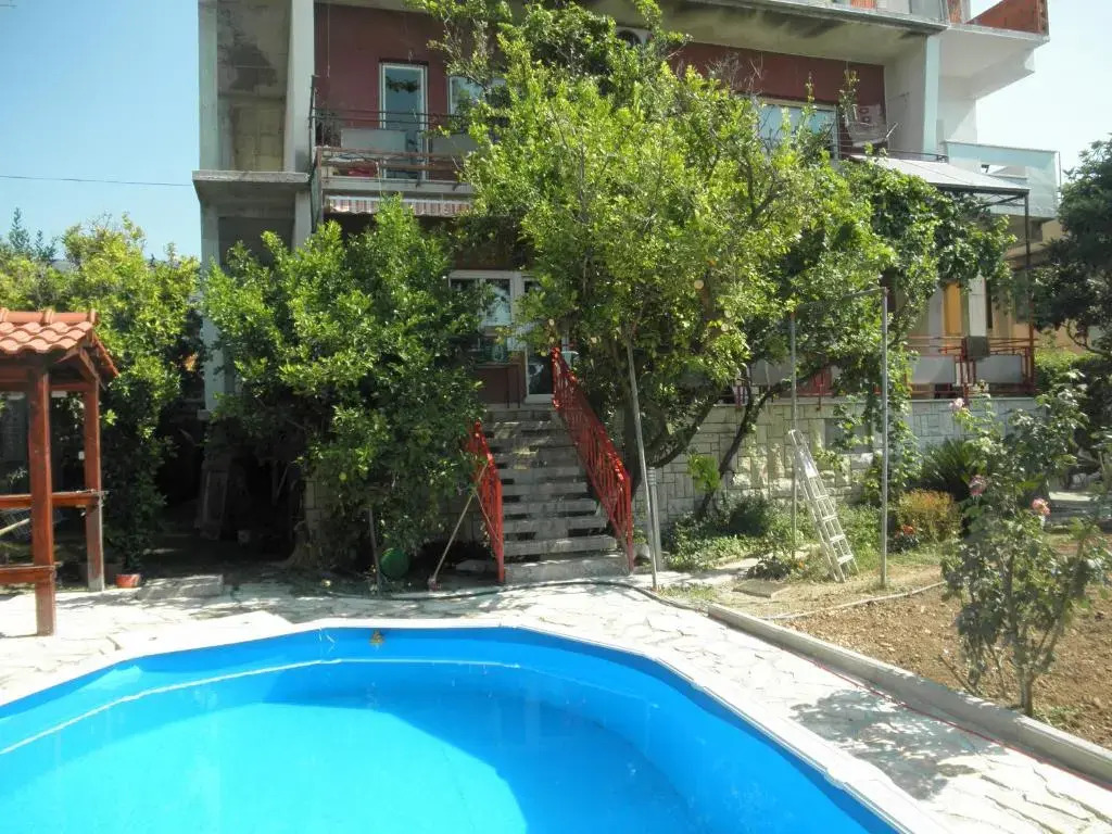 Max apartment