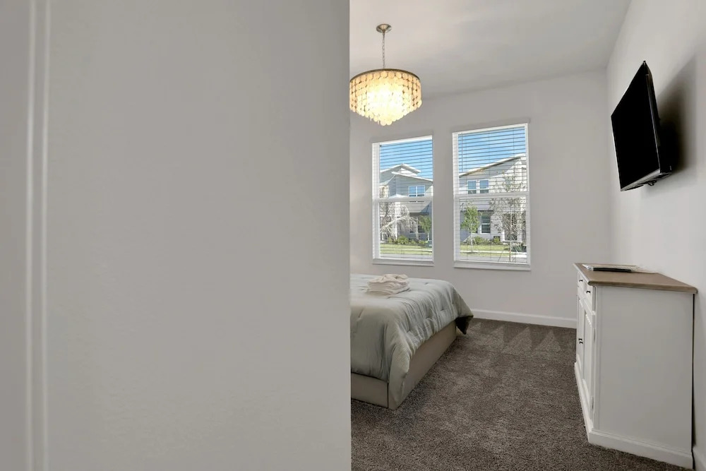 8946ptd- The Retreat At Championsgate 6 Bedroom Home by RedAwning