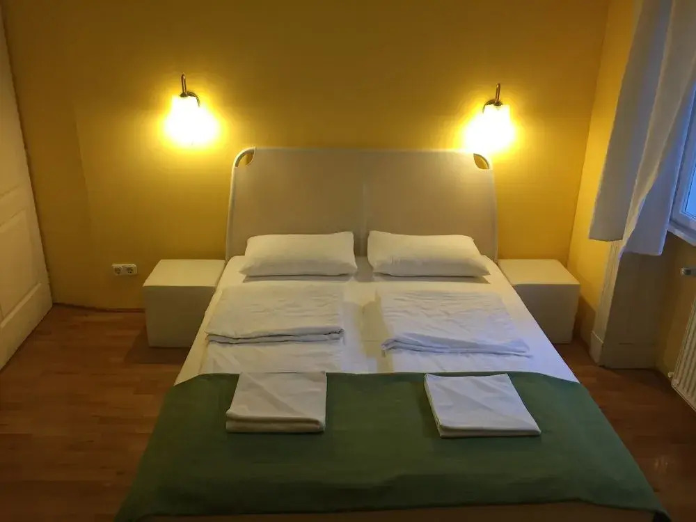 Club Apartments & Rooms