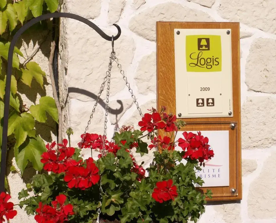 Logis Hôtel Saint Cyr