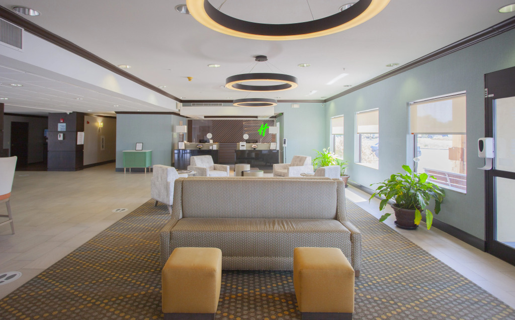 Holiday Inn & Suites Spring - The Woodlands