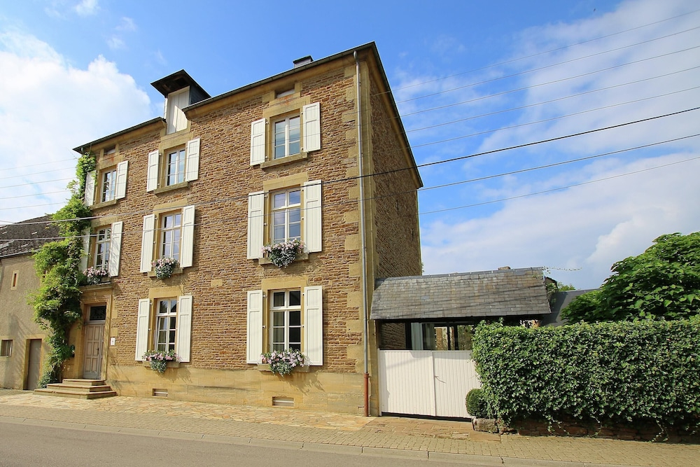 Unique Holiday Home in Virton with Hot Tub