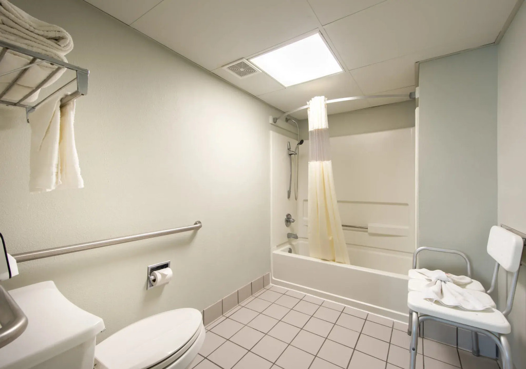 Days Inn & Suites by Wyndham Jekyll Island