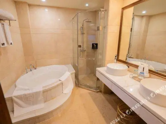 Caston Huanglong Hotel