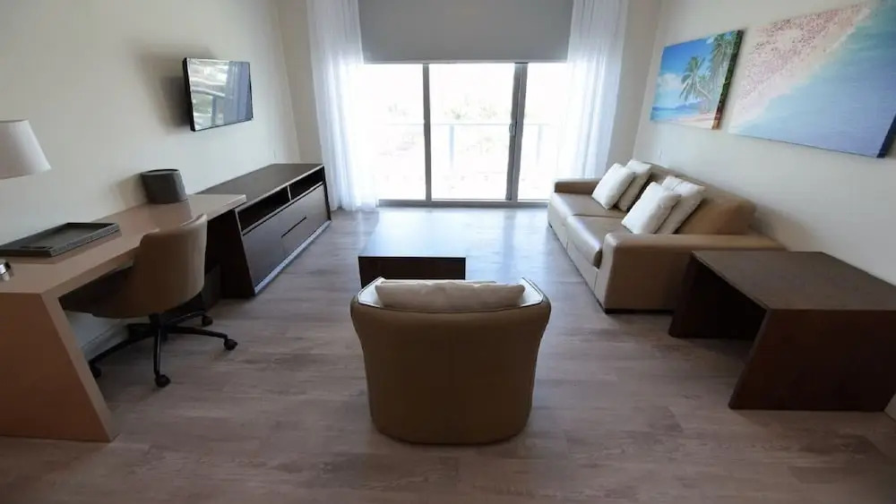 Spectacular 1 Bed Plus Den On To The Amazing Hollywood Beach