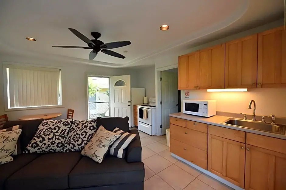 de Harne LLC Beach Cottages