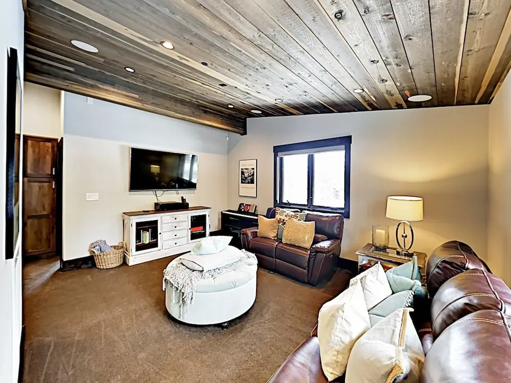 11090 Henness Road Home