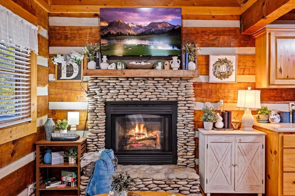 Hot Tub View Pool Table Fireplace Honeymoon