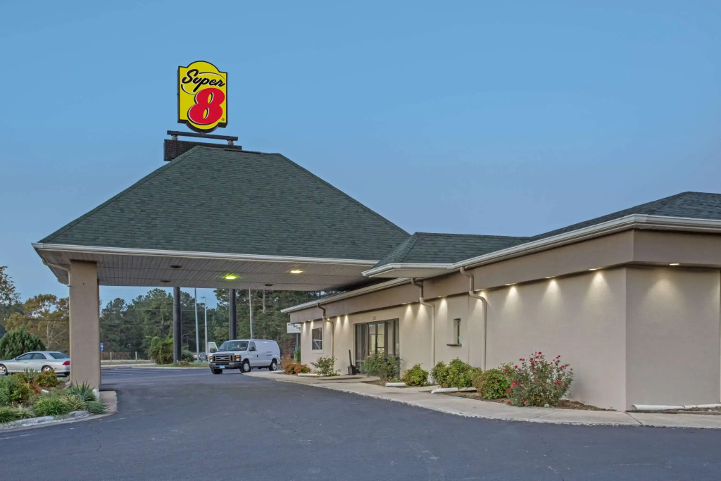 Super 8 by Wyndham Dunn