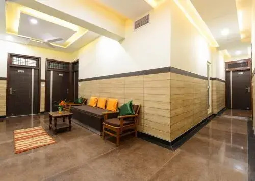 OYO 24723 Hotel Atul Palace