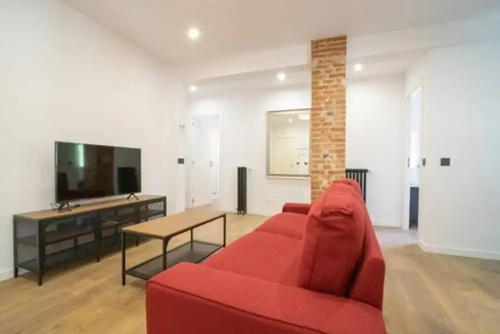 Spacious Double Room in an Apartment With a Private Balcony, in Madrid