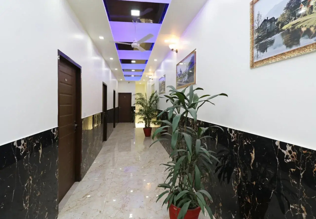 Karan Paradise By OYO Rooms