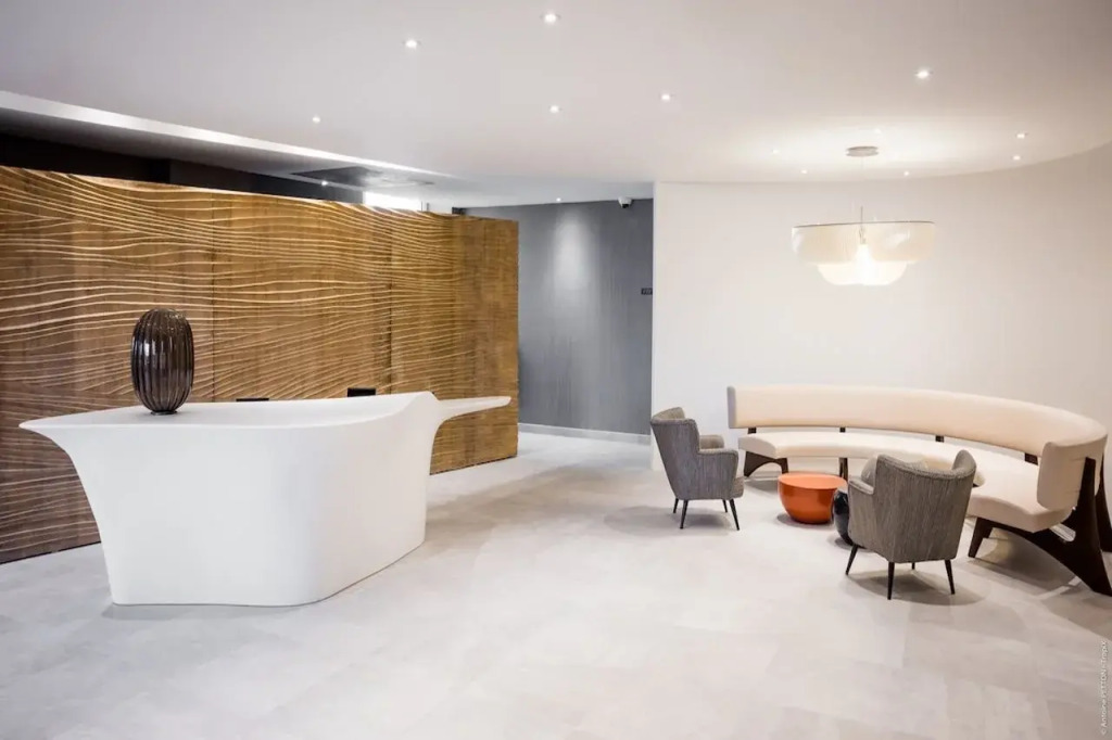 Simon Hotel