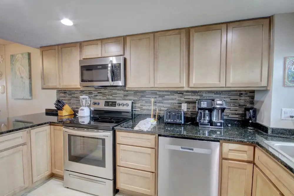 113 El Matador 1 Bedroom Condo by RedAwning