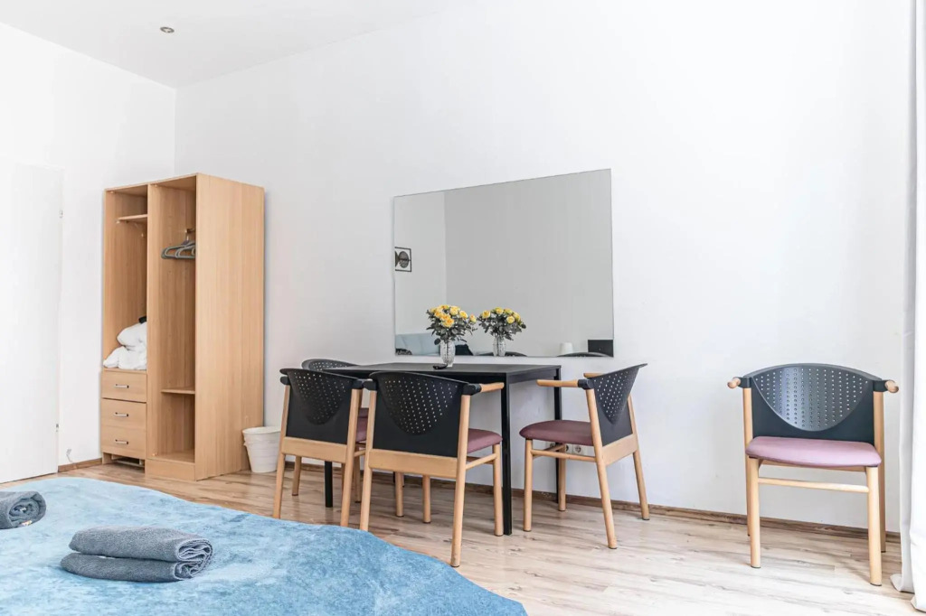 Budget Apartments Well connected to the Whole City