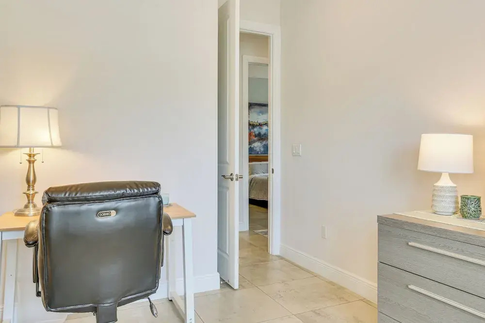 1/2 Mi to Beach: Poolside Oasis on Marco Island!