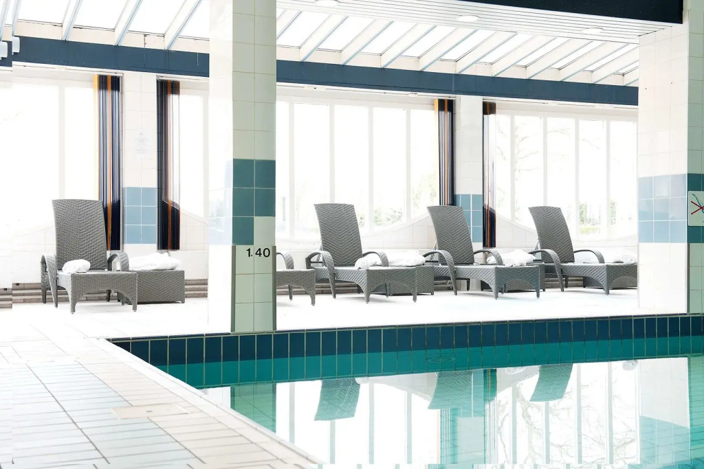 Carlton Oasis Hotel
