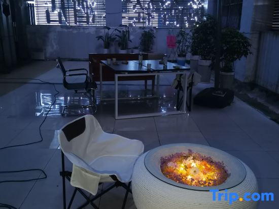 Mishe Light Enjoy Hotel (Yichang Zhongnan Xingfa Square Three Gorges Vocational College)