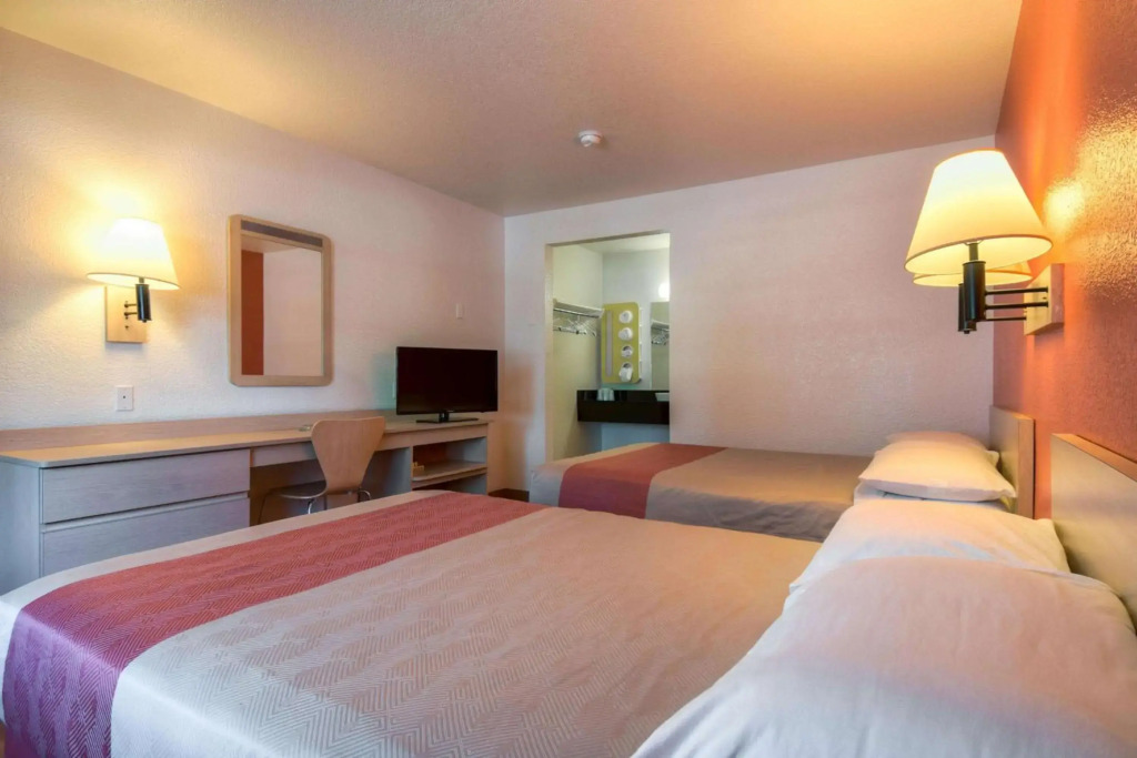 Motel 6-San Dimas, CA - Los Angeles
